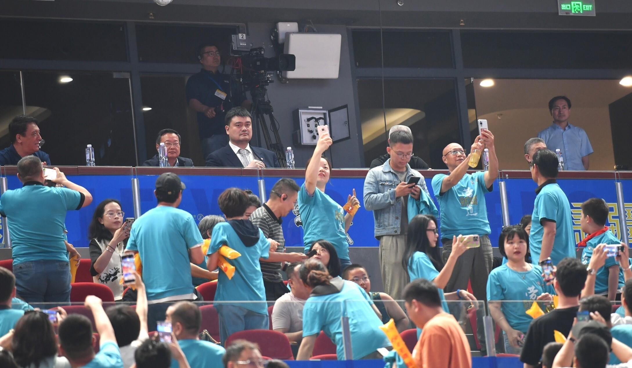 冲刺阶段CBA季后赛焦点战，上海申花迎来里程碑，赛场秩序良好，更衣室氛围转暖的简单介绍